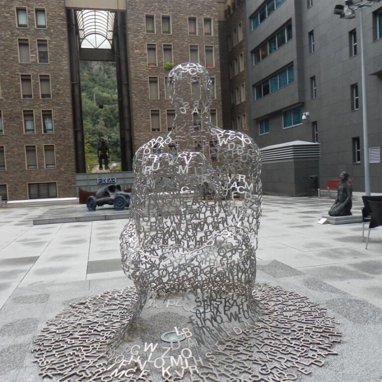 גן פסלים בכיכר באנדורה