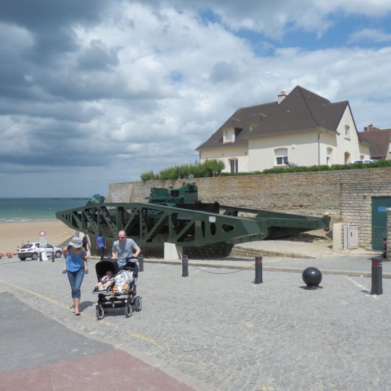 דחפור מהפלישה בנורמדי על רקע דור העתיד