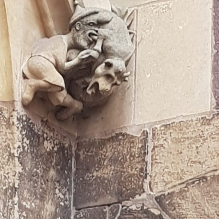 האהבה ליהודים היתה כה עזה בפריבורג הגרמנית שטרחו לפסל יהודי היונק מעטיני עז