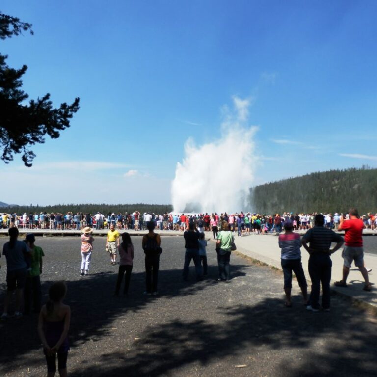 האולד פייתפול, הגייזר שמתפרץ כל שעה בילוסטון פארק