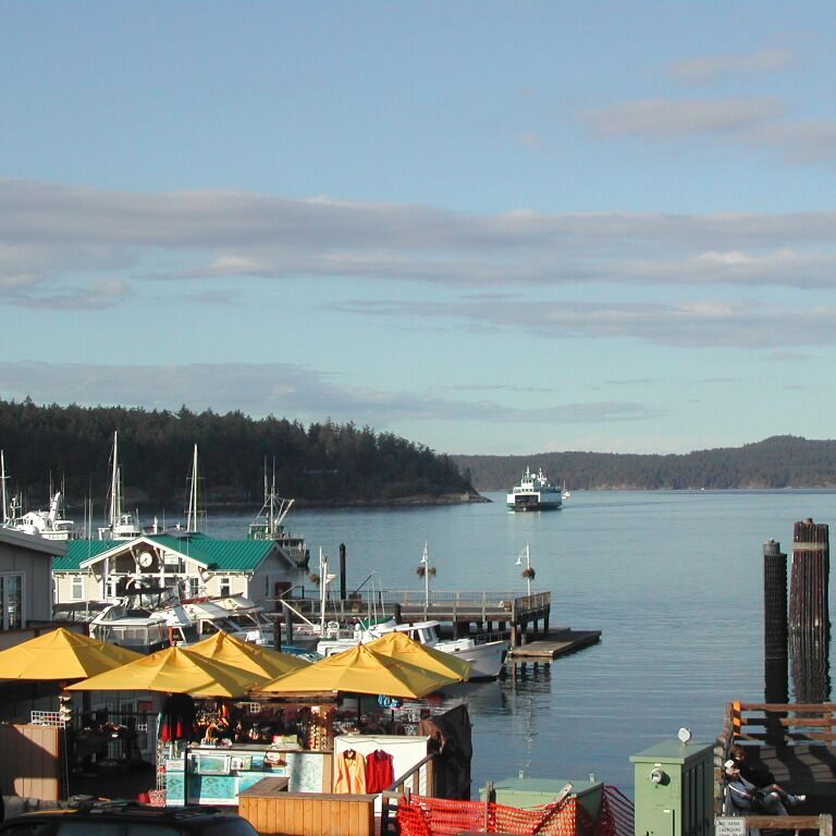 אחד האיים לחופי אורגון ובריטיש קולומביה