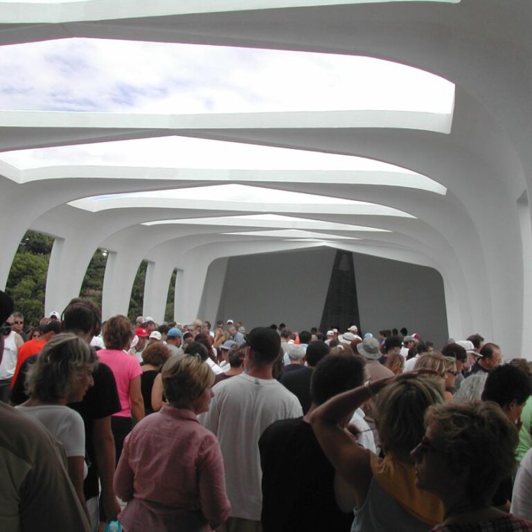 האנדרטה לספינה אריזונה שהוטבעה על ידי היפנים בפרל הארבור