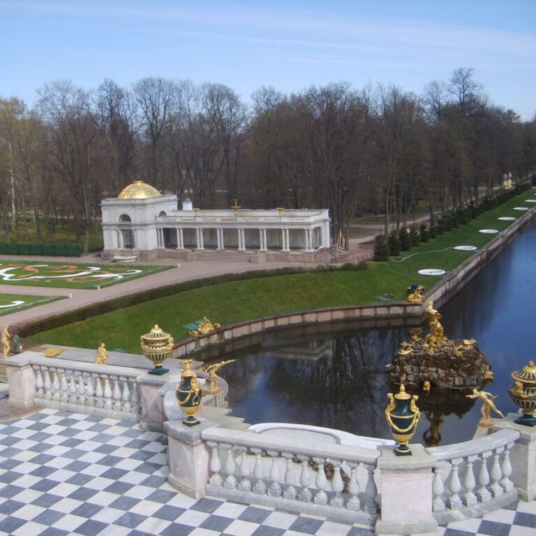 הגנים המופלאים של ארמון החורף