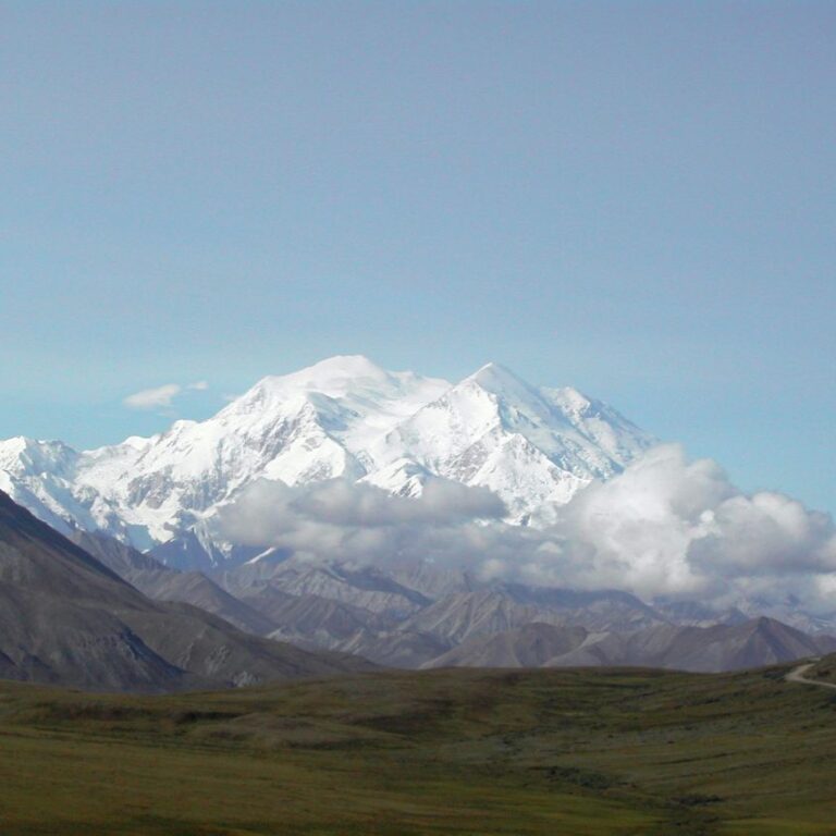 ההר מקנילי במלוא הדרו באלסקה