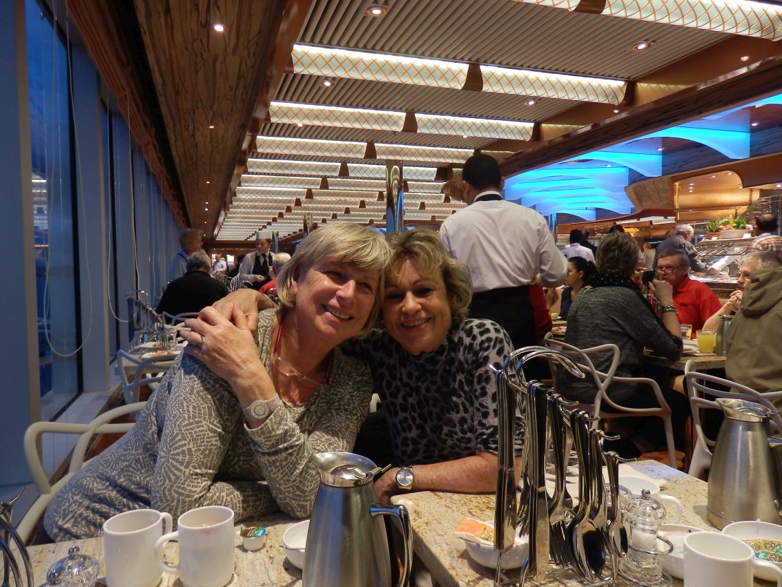 החיוך הקסום של עדינה וצביה במסעדה בברצלונה