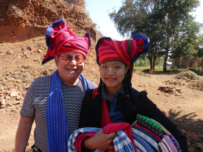 החלטתי להצטרף לשבט היפהפיות חובשות התרבושים בבורמה