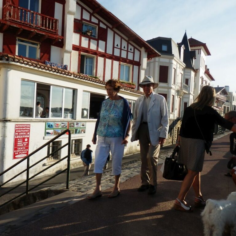 הטיילת ברביירה הצפון צרפתית בביאריץ