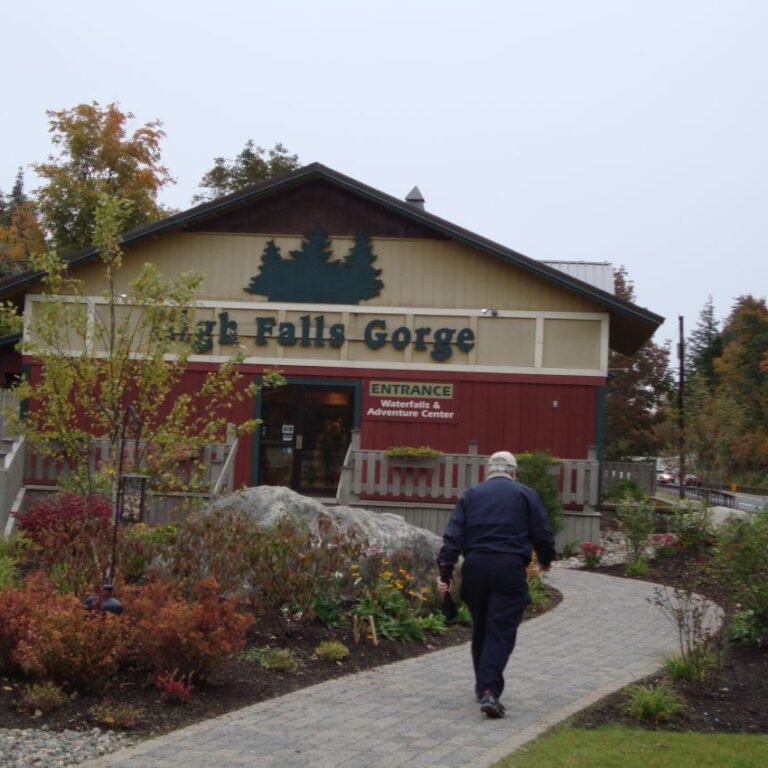 הכניסה לאתר המפלים