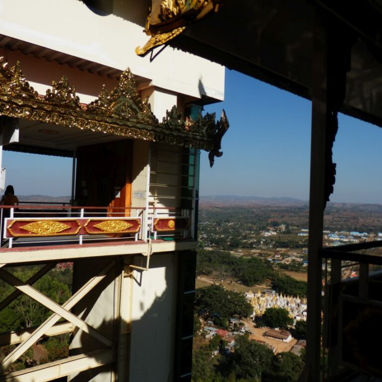 הנוף הנשקף ממרפסת התצפית על עמק המקדשים