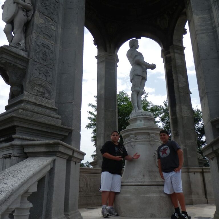 נכדי בן ודניאל במסע בר מצווה לפי בקשתם בעקבות הפלישה לנורמדי