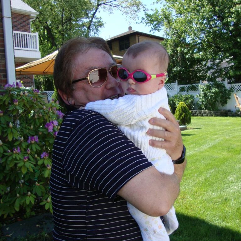 הסבא והנכדה, מפגש משקפי שמש