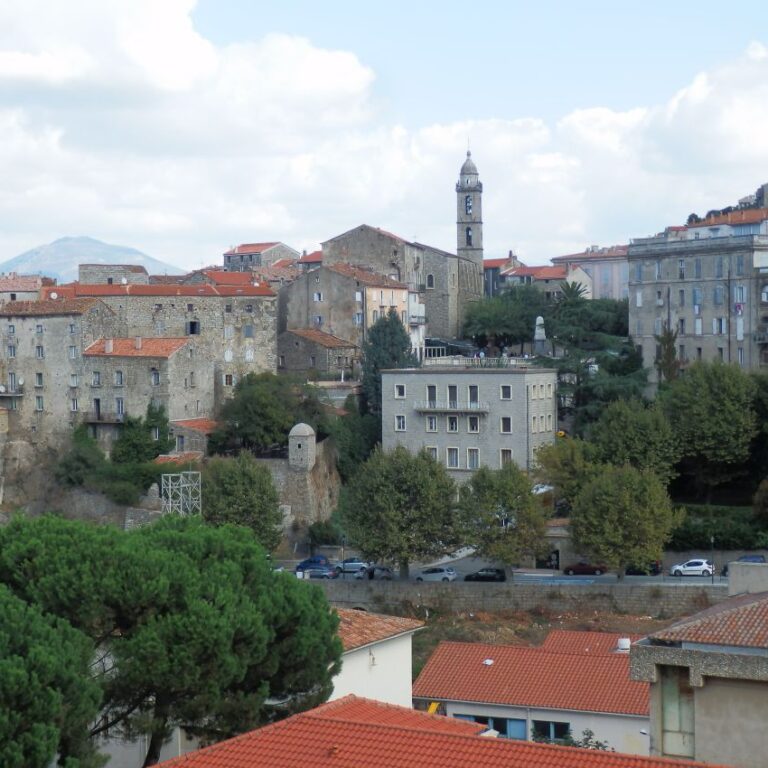 העיר בסטיה בקורסיקה