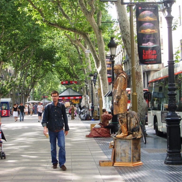 הפסלים החיים בשדרות ראמבלס בברצלונה