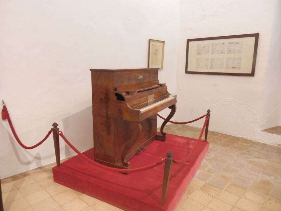 הפסנתר של שופיין בביתו בפרובאנס