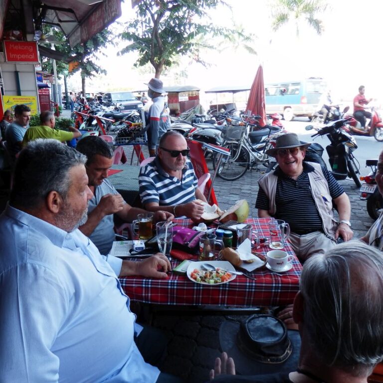 הפרלמנט הישראלי על גדת המקונג בפנום פן