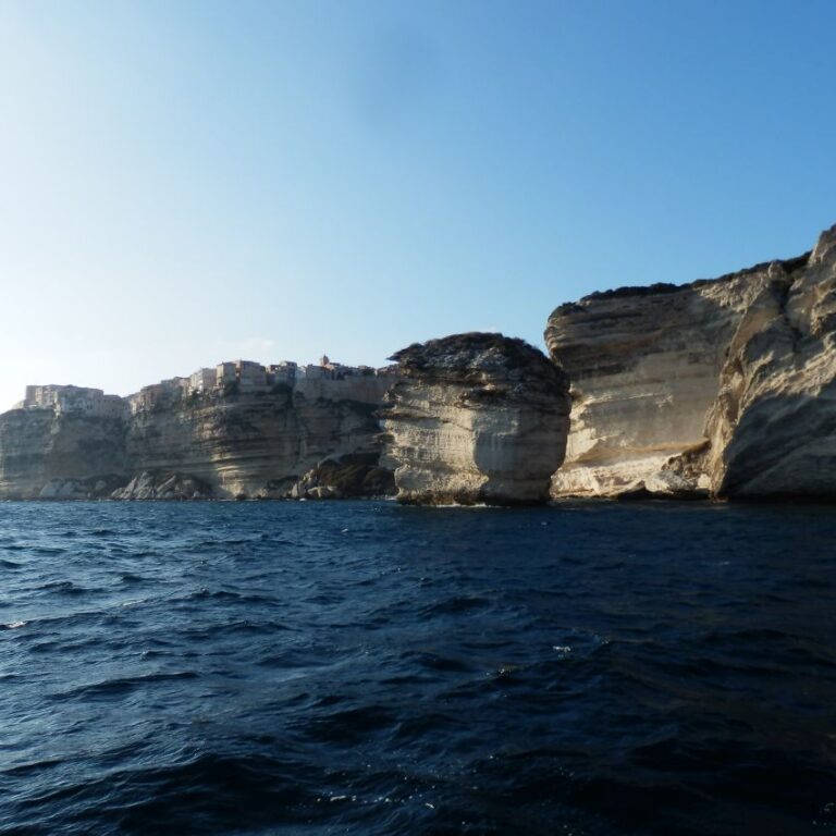 הצוקים המסולעים של קורסיקה