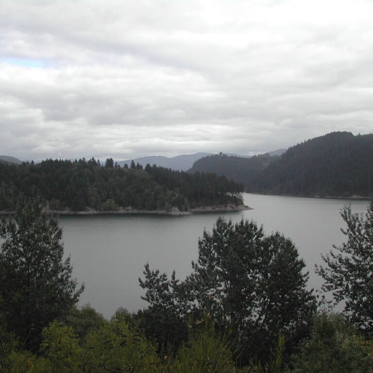 הר סט. הלן -אגם מרוין שנותר אחרי ההתפרצות