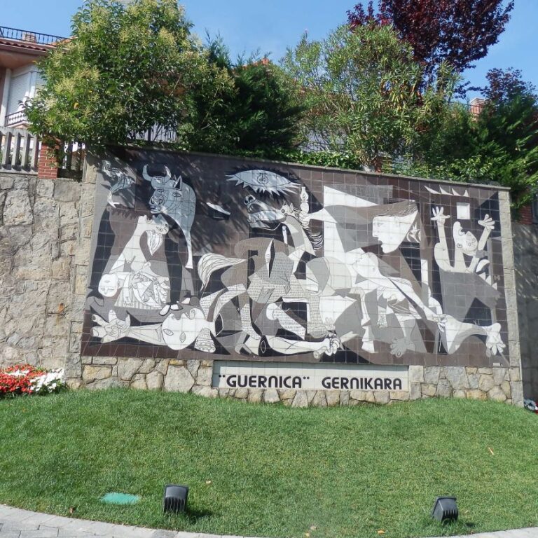 הרפליקה של ציורו של פיקאסו "גרניקה" בעיר גרניקה