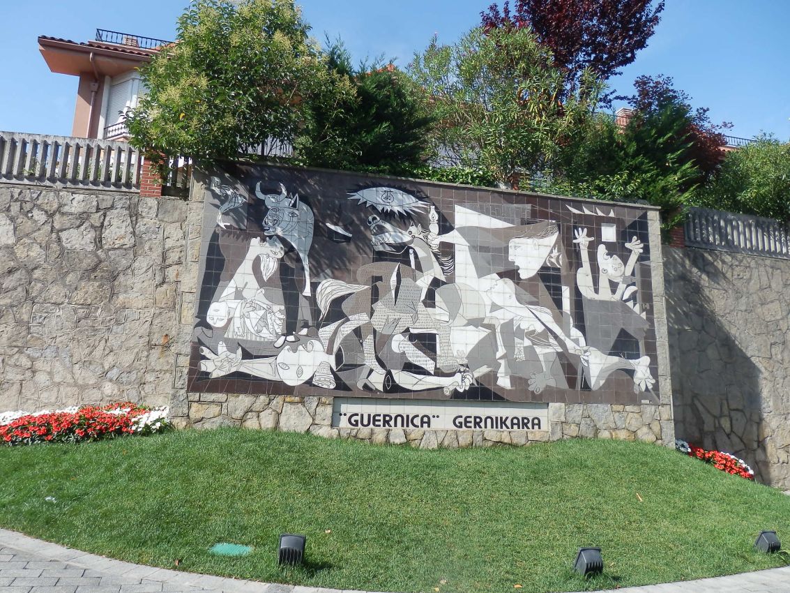 הרפליקה של ציורו של פיקאסו "גרניקה" בעיר גרניקה