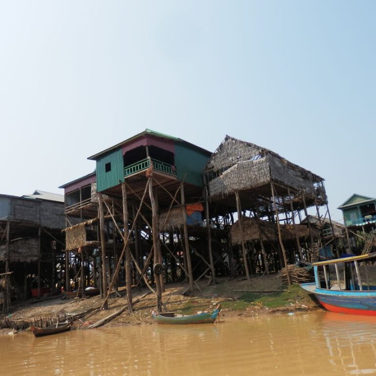 וילות פאר על שפת המקונג בקמבודיה