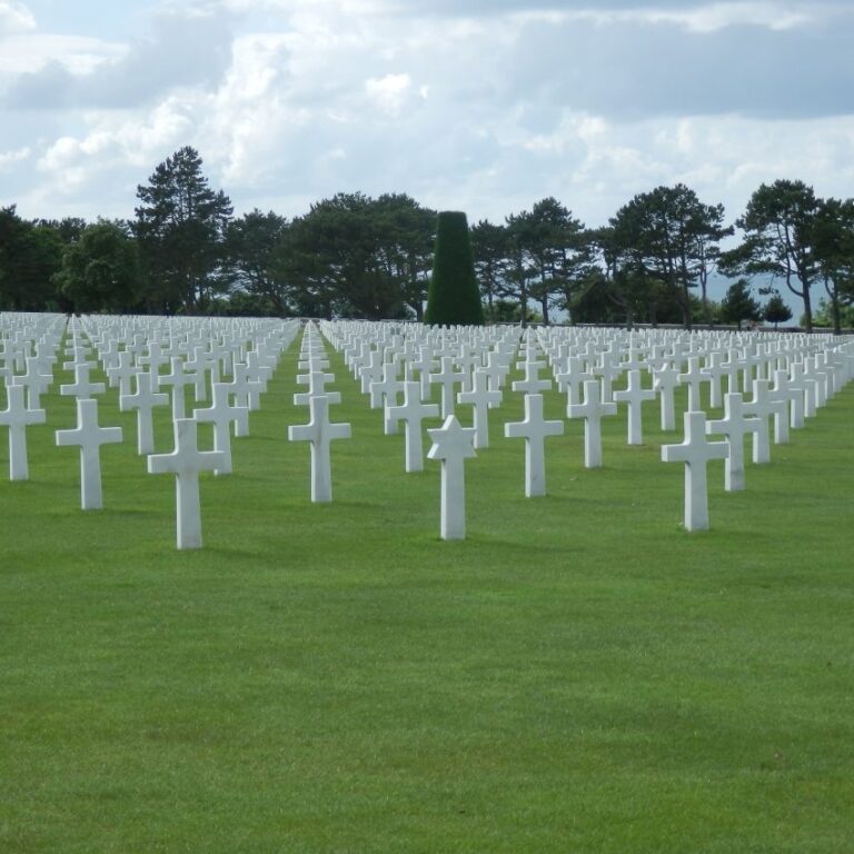 חייל יהודי קבור בין אחיו לקרב על נורמדי