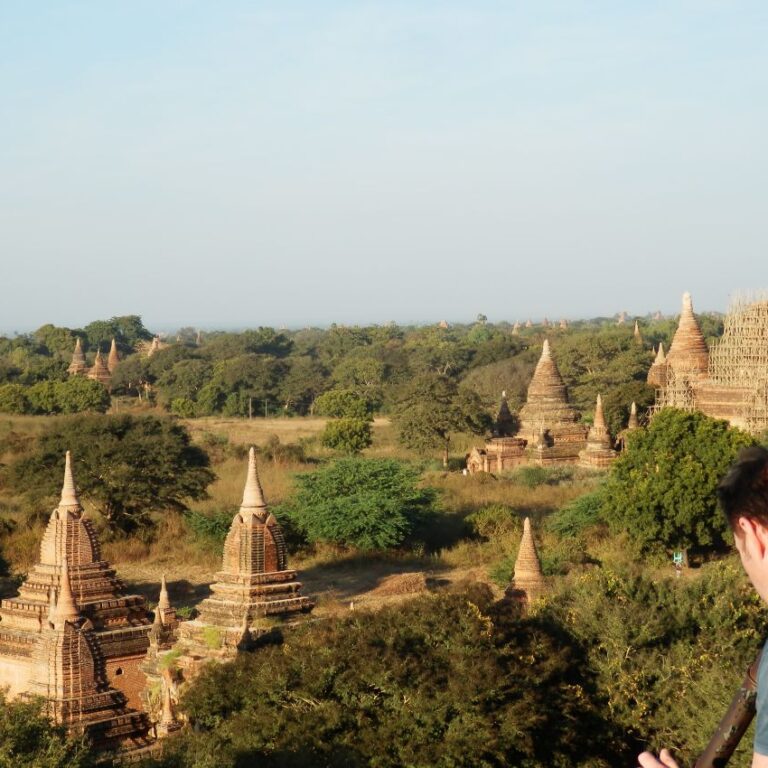 חלק קטן מאלפי המקדשים בבאגאן, כל מלך בורמזי דאג להנציח את עצמו בעזרת בנית מקדש מפואר