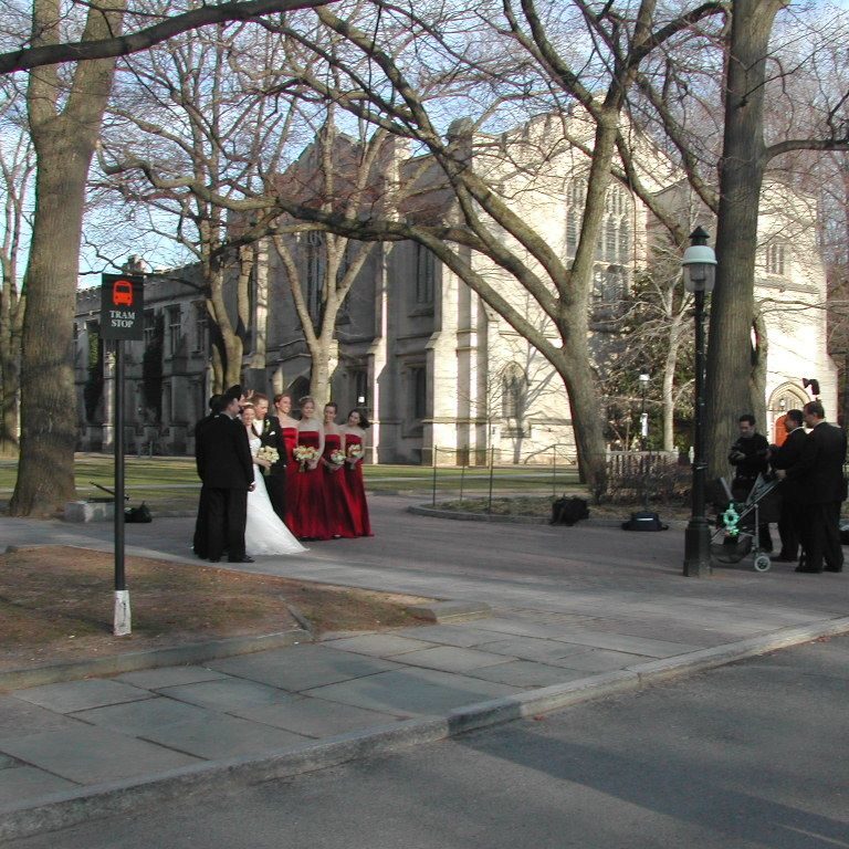 חתונה באוניברסיטה