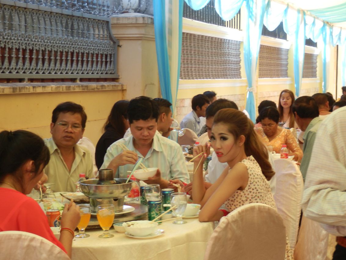 חתונה קמבודית שהוזמנו אליה