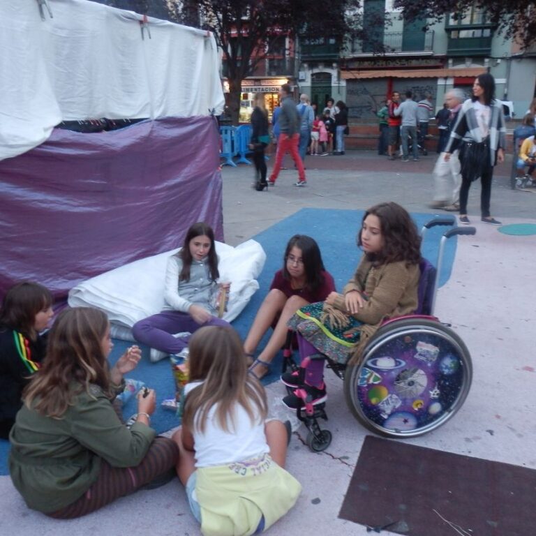 ילדות בעיר פמפלונה