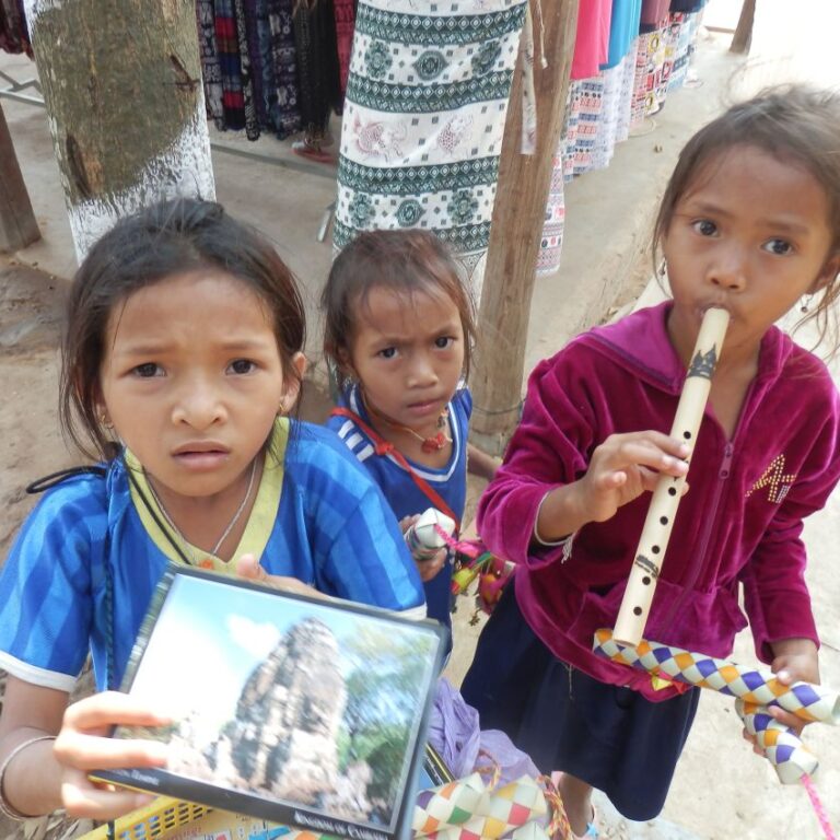 ילדות סוחרות באנגקור וואט