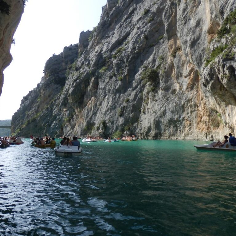 לשוט בסירה בקניון ורדון המרשים