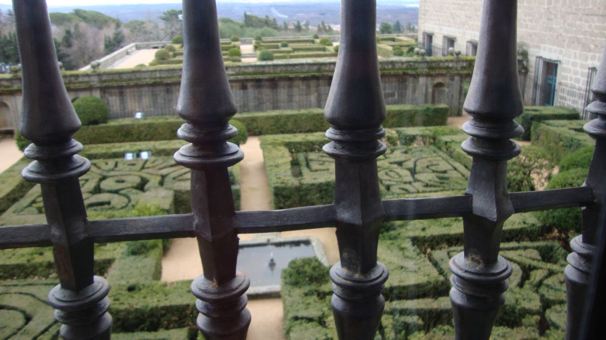 מבט אל גינת הארמון של המלך הספרדי-