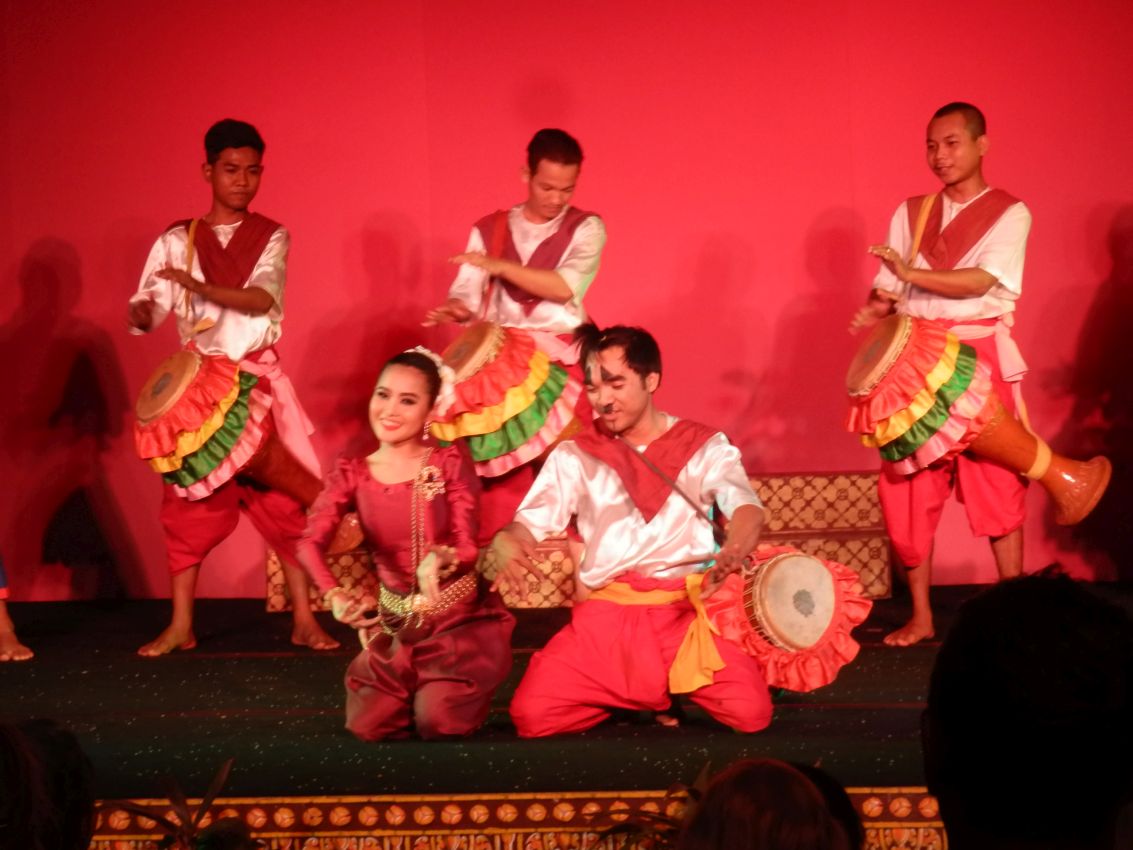 מופע קמבודי בתיאטרון פולקלור בפנום פן