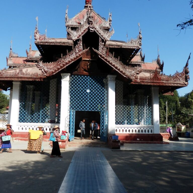 ממקדשי בודהא המושקעים במיאנמר