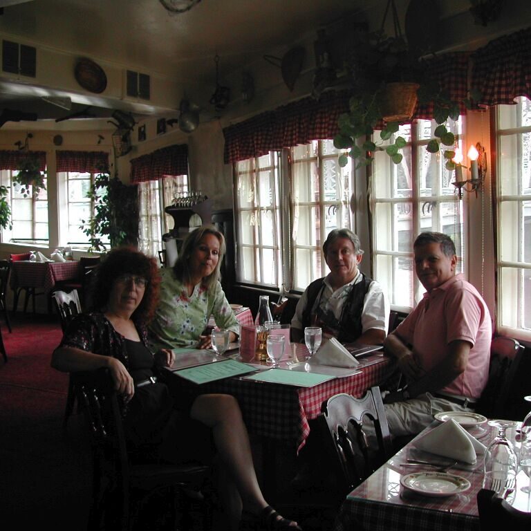 מסעדה על אם הדרך עם פרופ' יוסי לוי ורעייתו ושרון