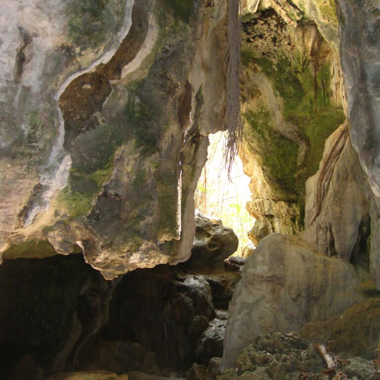 מערות באינדונזיה