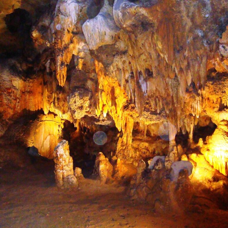 מערת הנטיפים סטואי