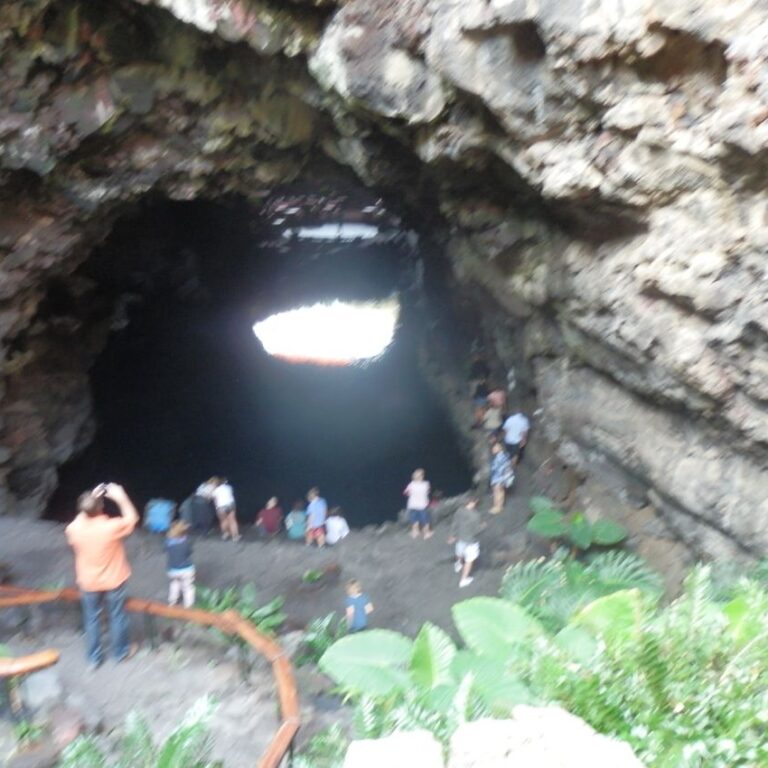 מערת המסעדה באי לאנזרוט