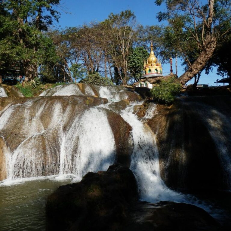 מפל מים באזור פינדאייה במיאנמר בו שכנו הבריטים בגלל מזג האוויר הנוח