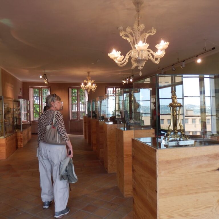 מפעל בשמים בעיירה גראס