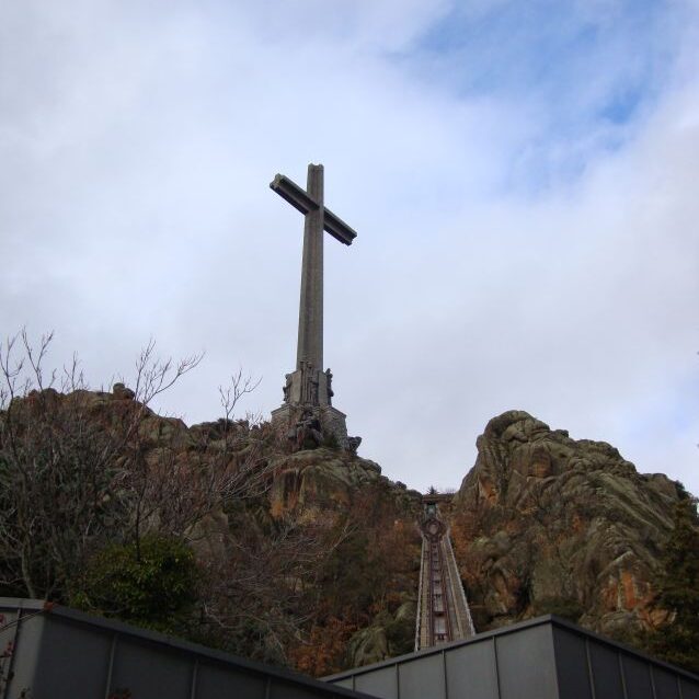 מצבת הענק ב,עמק הנופלים" שבנה גנרל פרנקו, ספרד