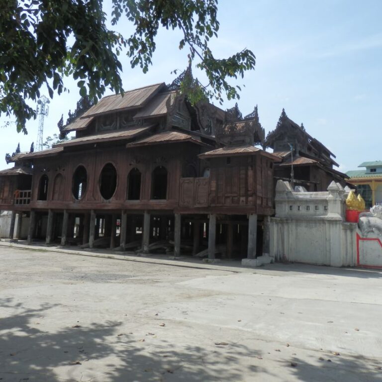 מקדש עתיק על אם הדרך