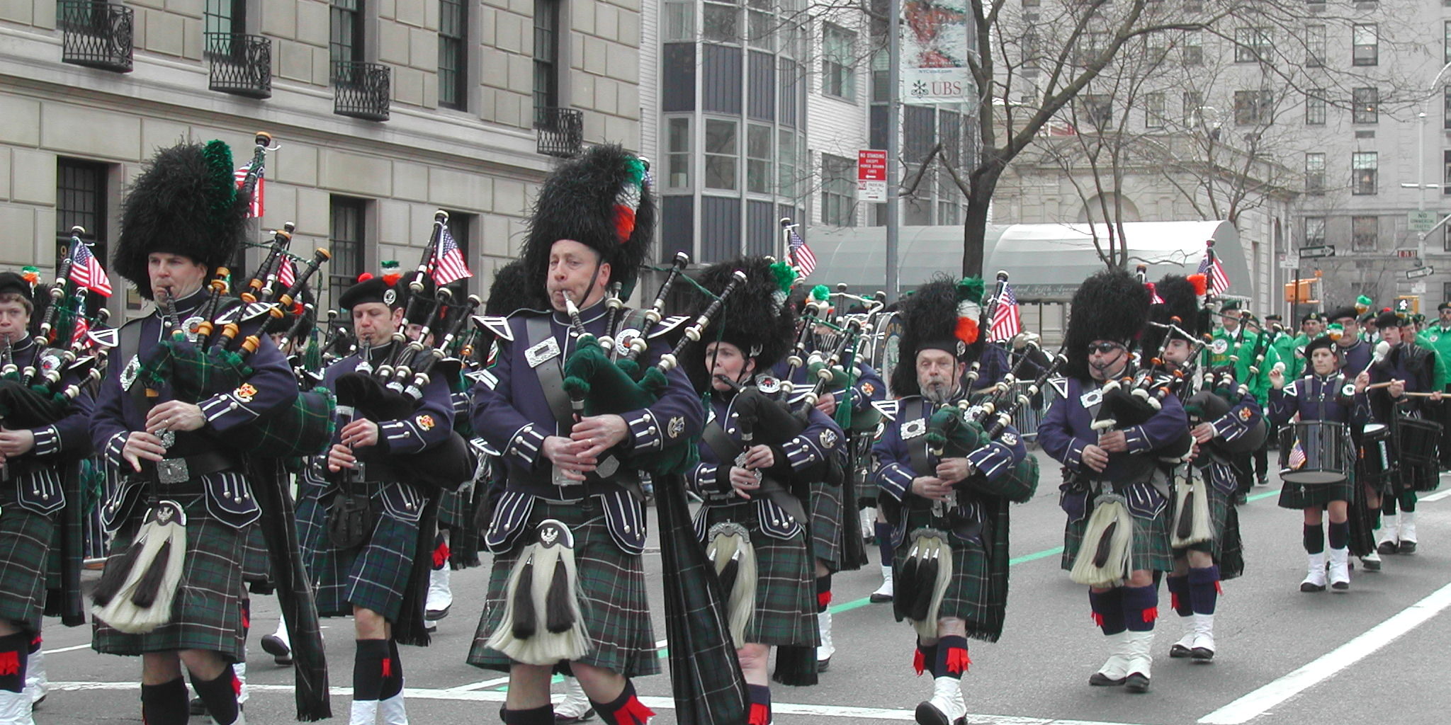 נגני חמת חלילים סקוטים במצעד בניו יורק