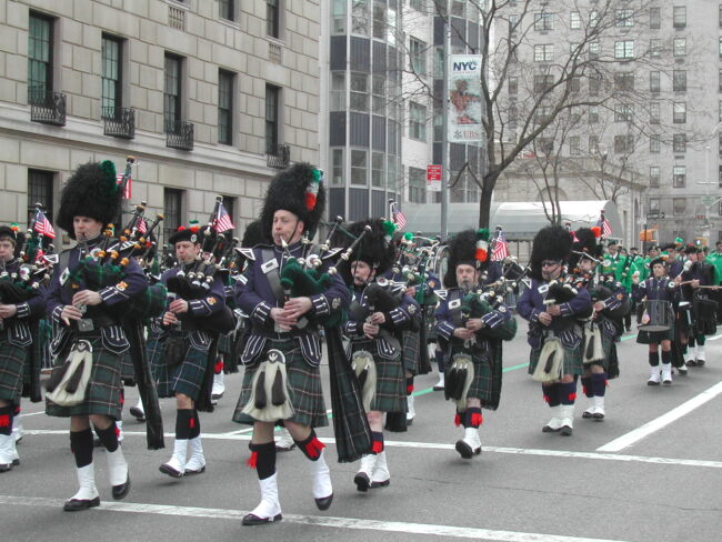 נגני חמת חלילים סקוטים במצעד בניו יורק