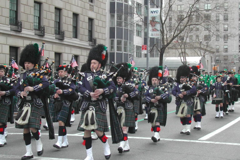 נגני חמת חלילים סקוטים במצעד בניו יורק
