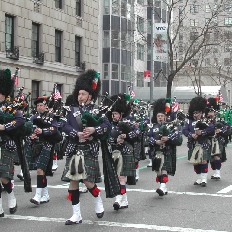 נגני חמת חלילים סקוטים במצעד בניו יורק