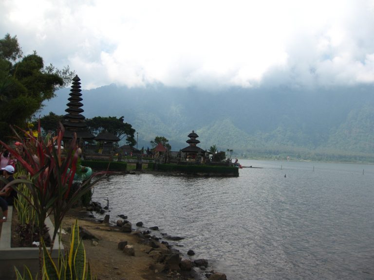 נופי האי באלי