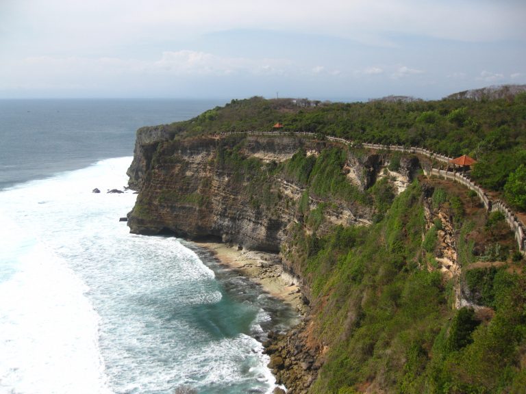 נופי ים באחד האיים