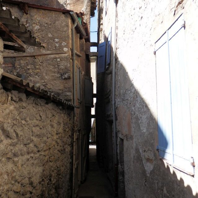 סימטאות צפופות במקצת בפרובאנס