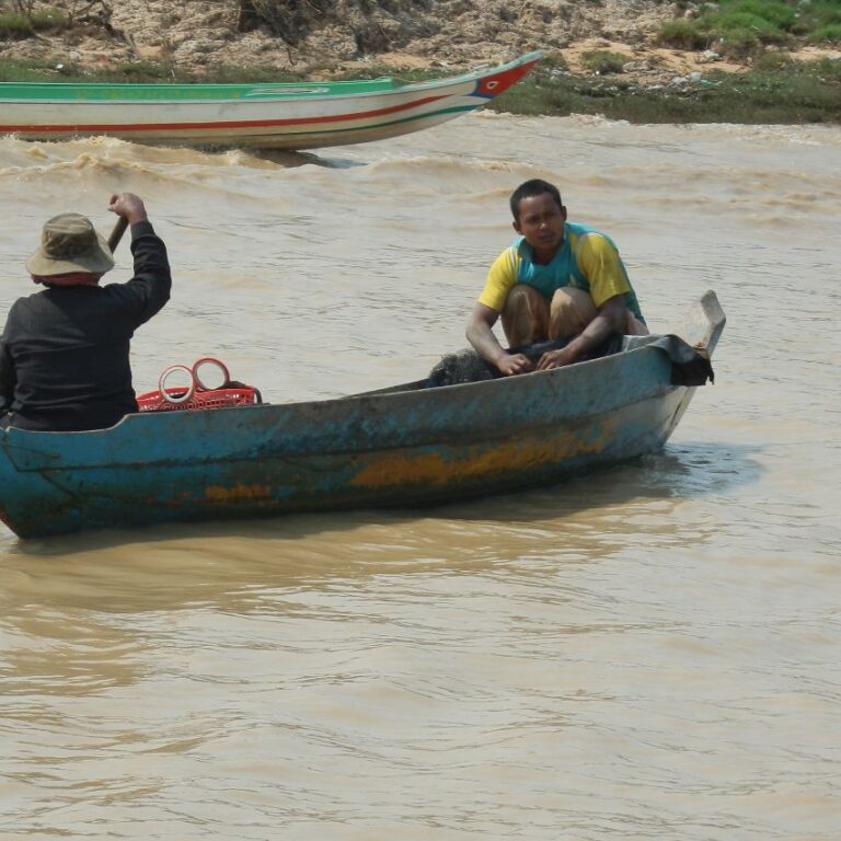 סירת דיג בנהר המקונג